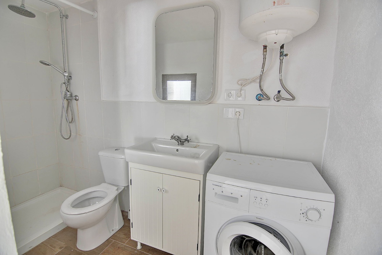 3 Bedroom Townhouse with Guest Apartment for Sale 