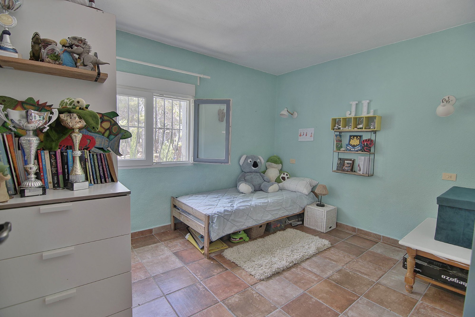 3 Bedroom Townhouse with Guest Apartment for Sale 