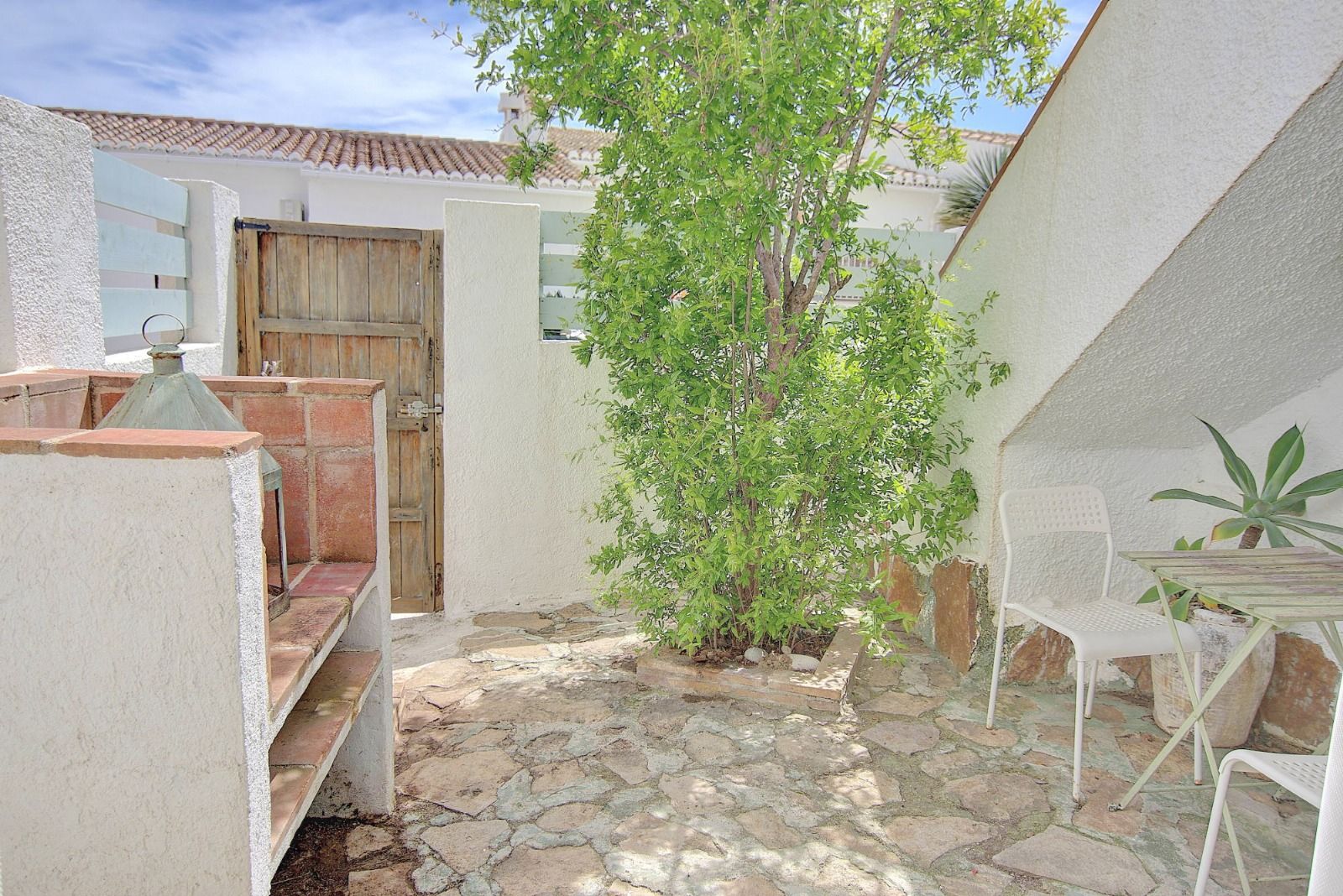 3 Bedroom Townhouse with Guest Apartment for Sale 