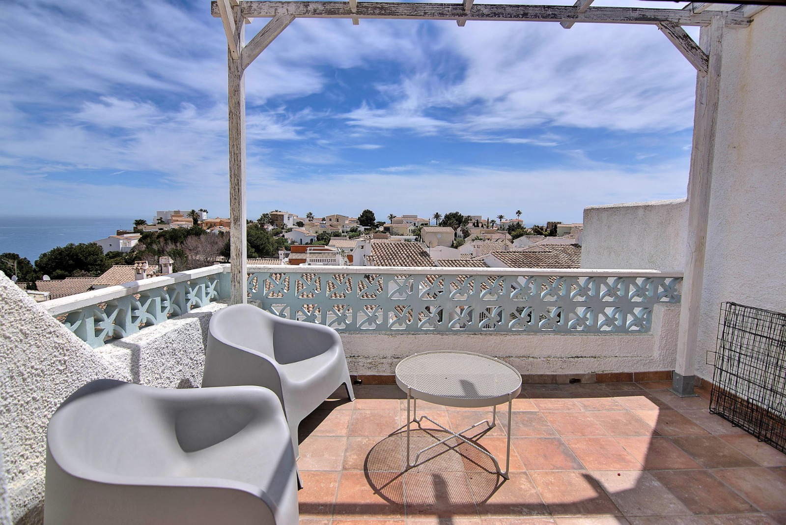 3 Bedroom Townhouse with Guest Apartment for Sale 